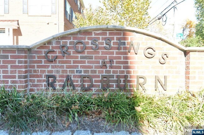 Building Photo - 60 Litchfield Ln