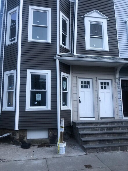 Building Photo - 42 Hano St