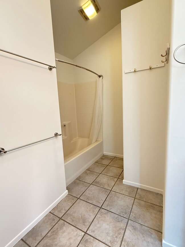 Building Photo - 68-3553-3553 Malina St