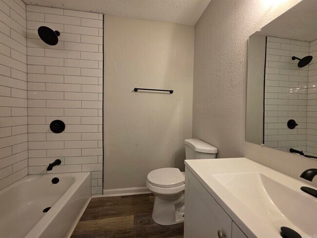 Building Photo - 8 Willowridge Cove