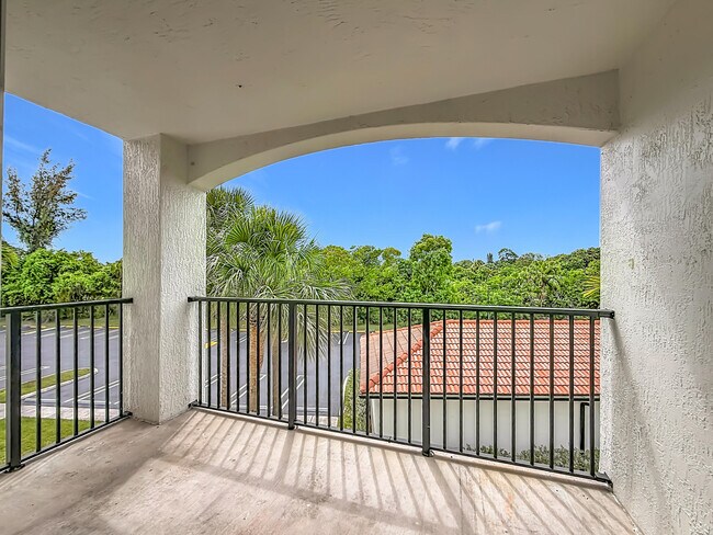 Building Photo - 1119 Villa Cir