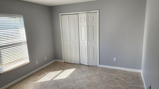 Building Photo - 5610 NW North Crisona Cir