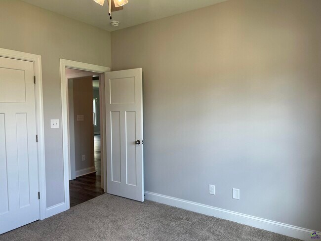Building Photo - 107 Amargosa Pl