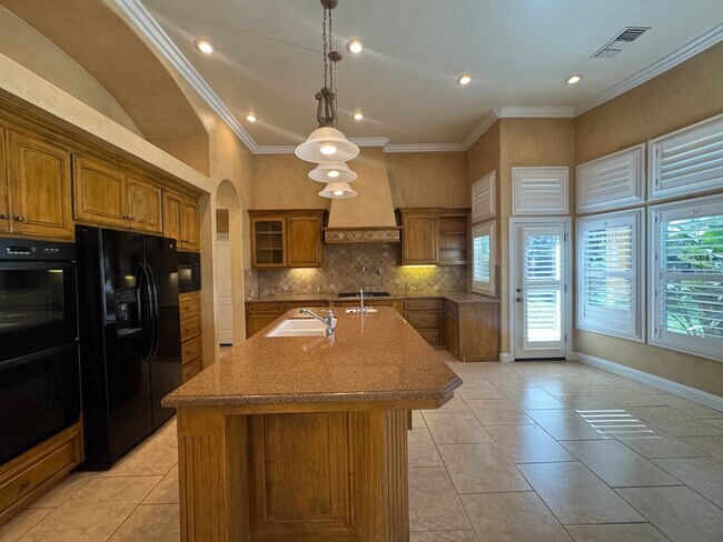 Building Photo - Executive Seven Oaks Grand Island MOVE IN ...