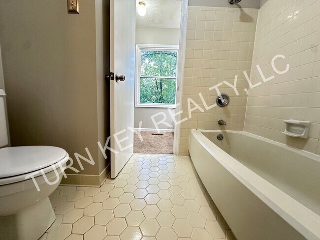 Building Photo - Adorable Townhome for Rent in Cahaba Heigh...