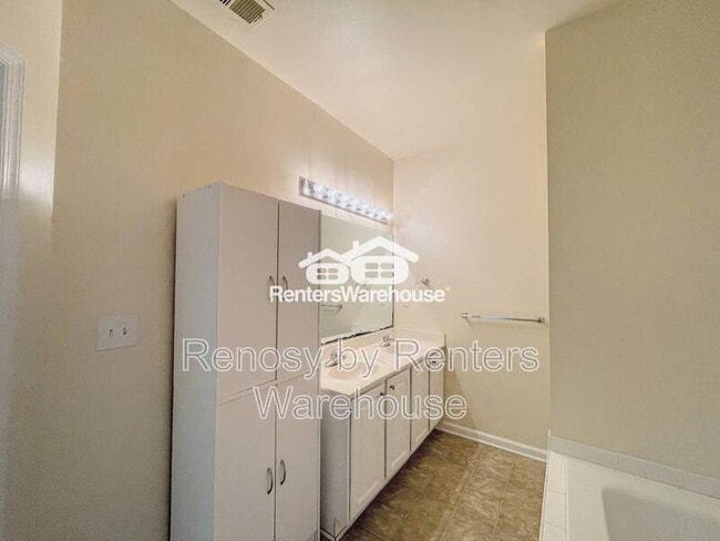 Building Photo - 3711 Bay Crescent