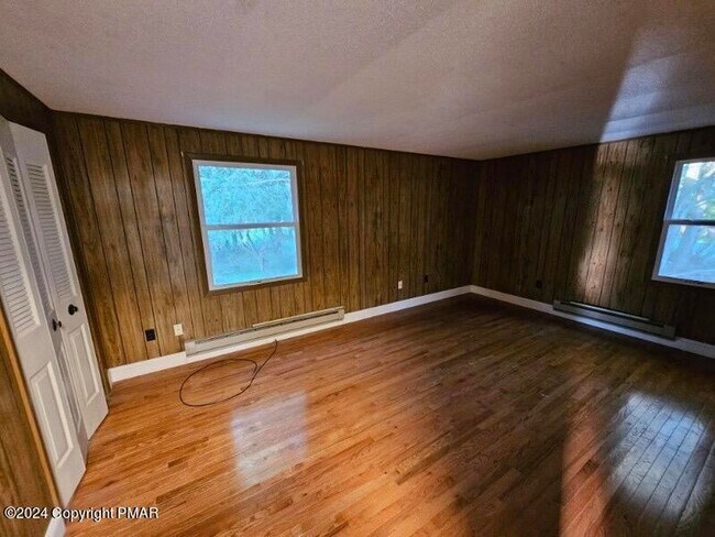 Building Photo - 4153 Sylvan Ln
