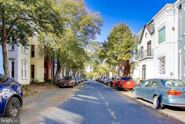 Building Photo - 1238 Linden Pl NE