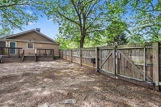 Building Photo - 3BR/2BA Gem Located in Historic West End!