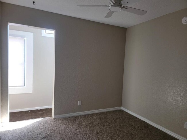 Building Photo - 136 N Greenleaf Dr