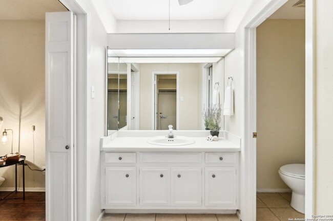 Building Photo - WHISPERING OAKS GARDEN HOME
