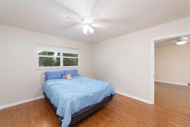 Building Photo - 18081 SE Country Club Dr