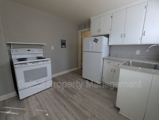 Building Photo - 1235 Stophlet St