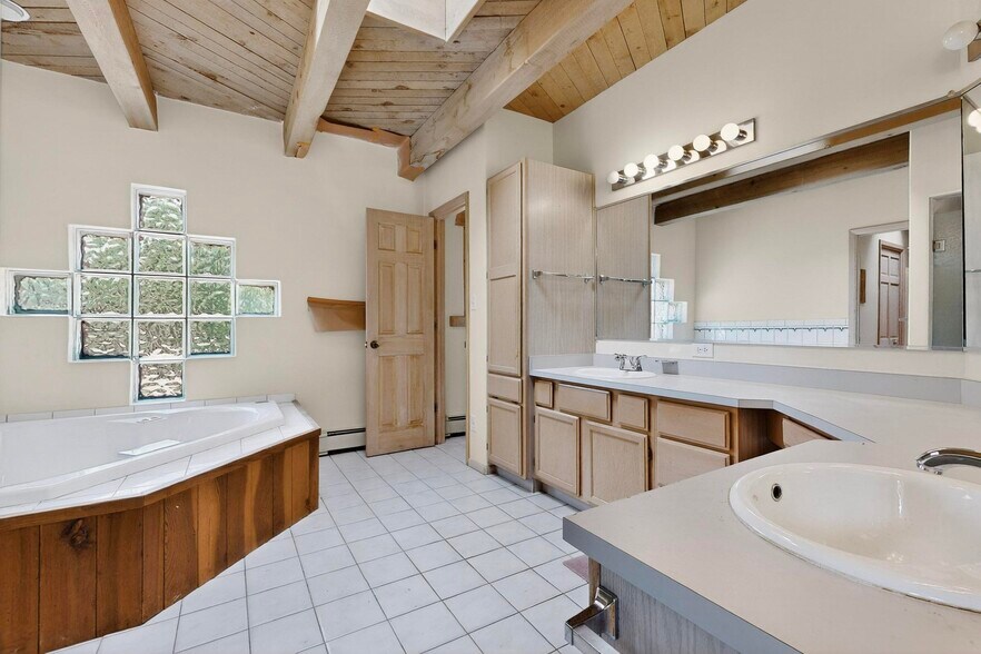 master bath - 1115 Roadrunner Ln NW