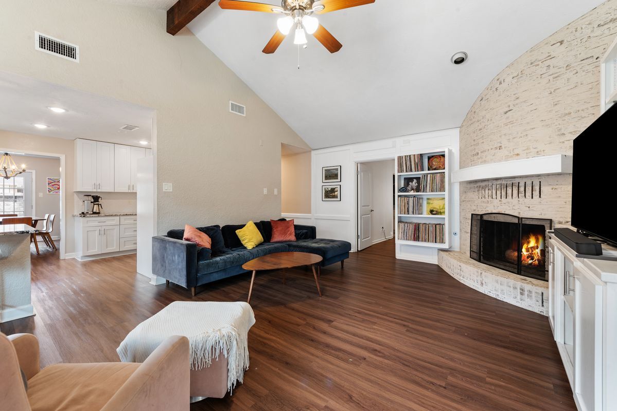 Building Photo - 2907 Broadmoor Dr