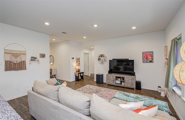 Building Photo - 14344 Rain Dr