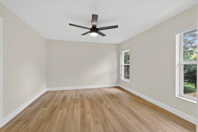 Building Photo - 1135 Staghorn St