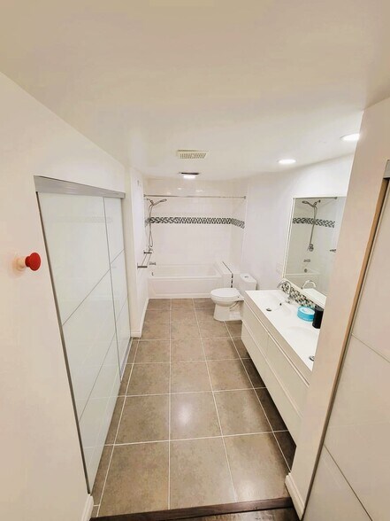 Building Photo - 5313 Sevilla Ct