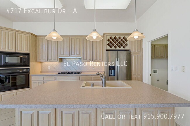 Building Photo - 4717 Excalibur Dr