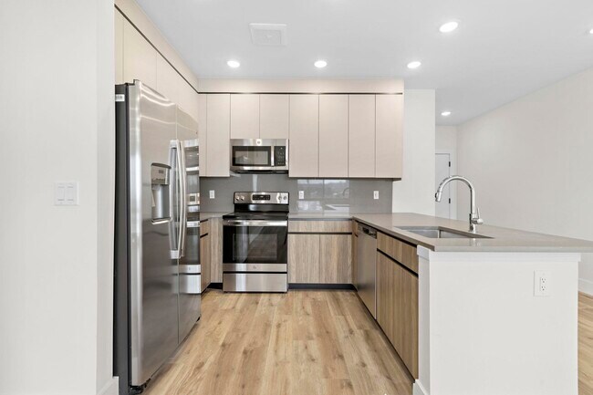 Building Photo - 433 62nd St