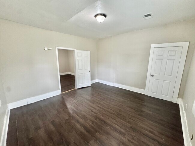 Building Photo - 1584 Rayburn St