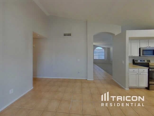 Building Photo - 12209 W Edgemont Ave