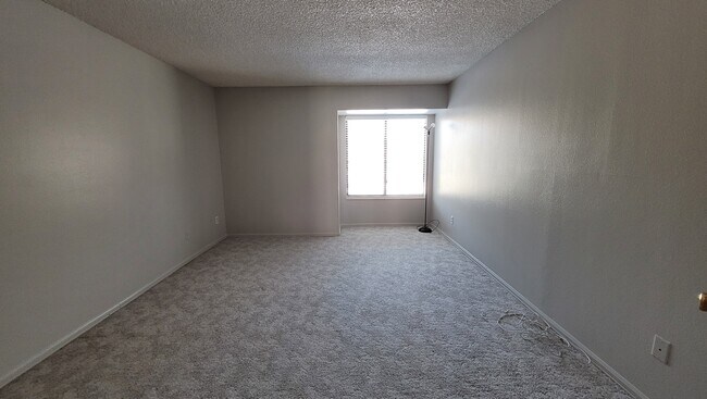 Building Photo - 324 Wright St