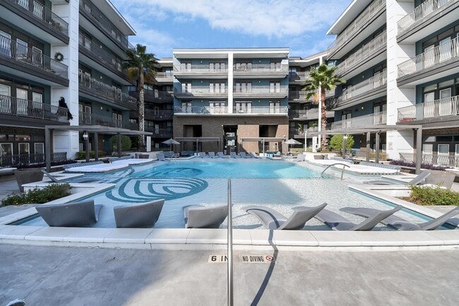 Building Photo - 5454 Washington Ave