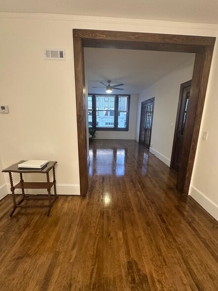 Building Photo - 418 Pleasant St