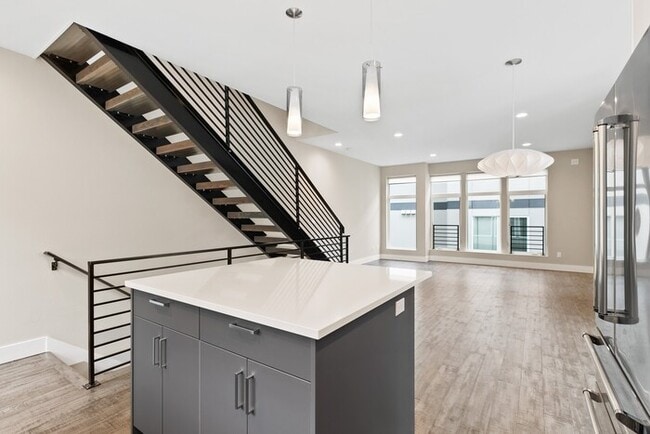 Building Photo - ULTRA-MODERN Townhome w/AC and Views in th...