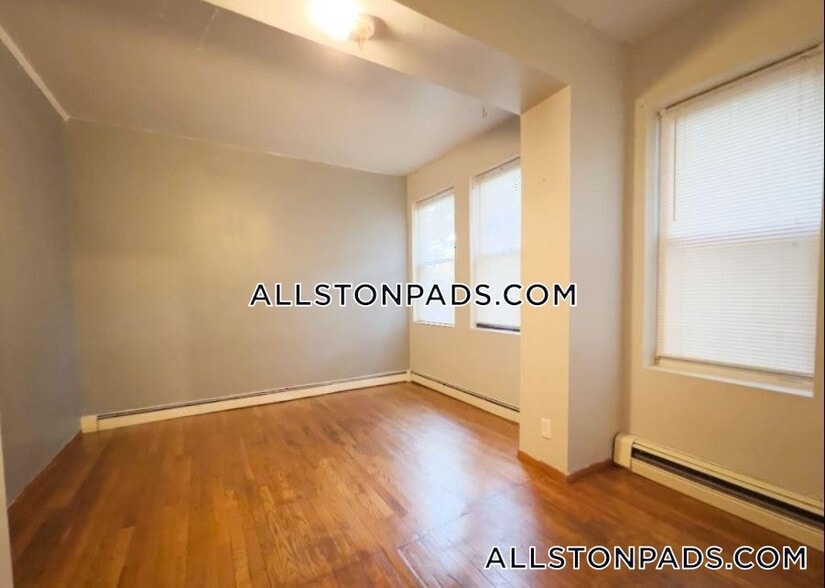 Building Photo - 46 Park Vale Ave