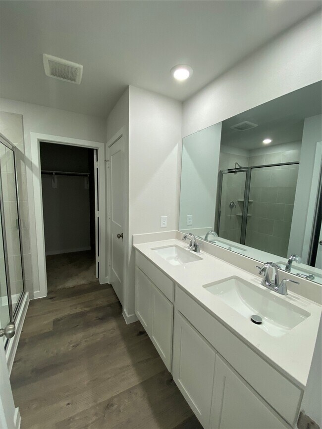 Building Photo - 122 Alset Dr