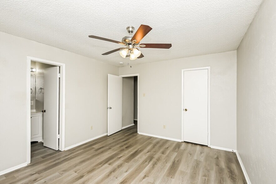 Building Photo - 716 Admiralty Way