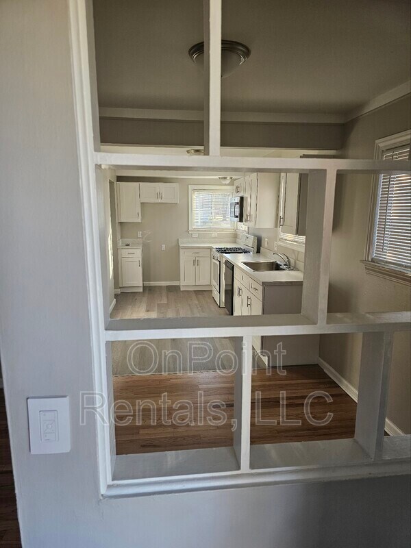 Building Photo - 26539 Clarita St