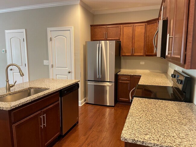 Building Photo - Three Bedroom Townhouse in Westport/Denver