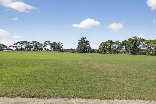 Building Photo - 1940 S Club Dr