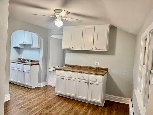 Building Photo - 519 N Park St