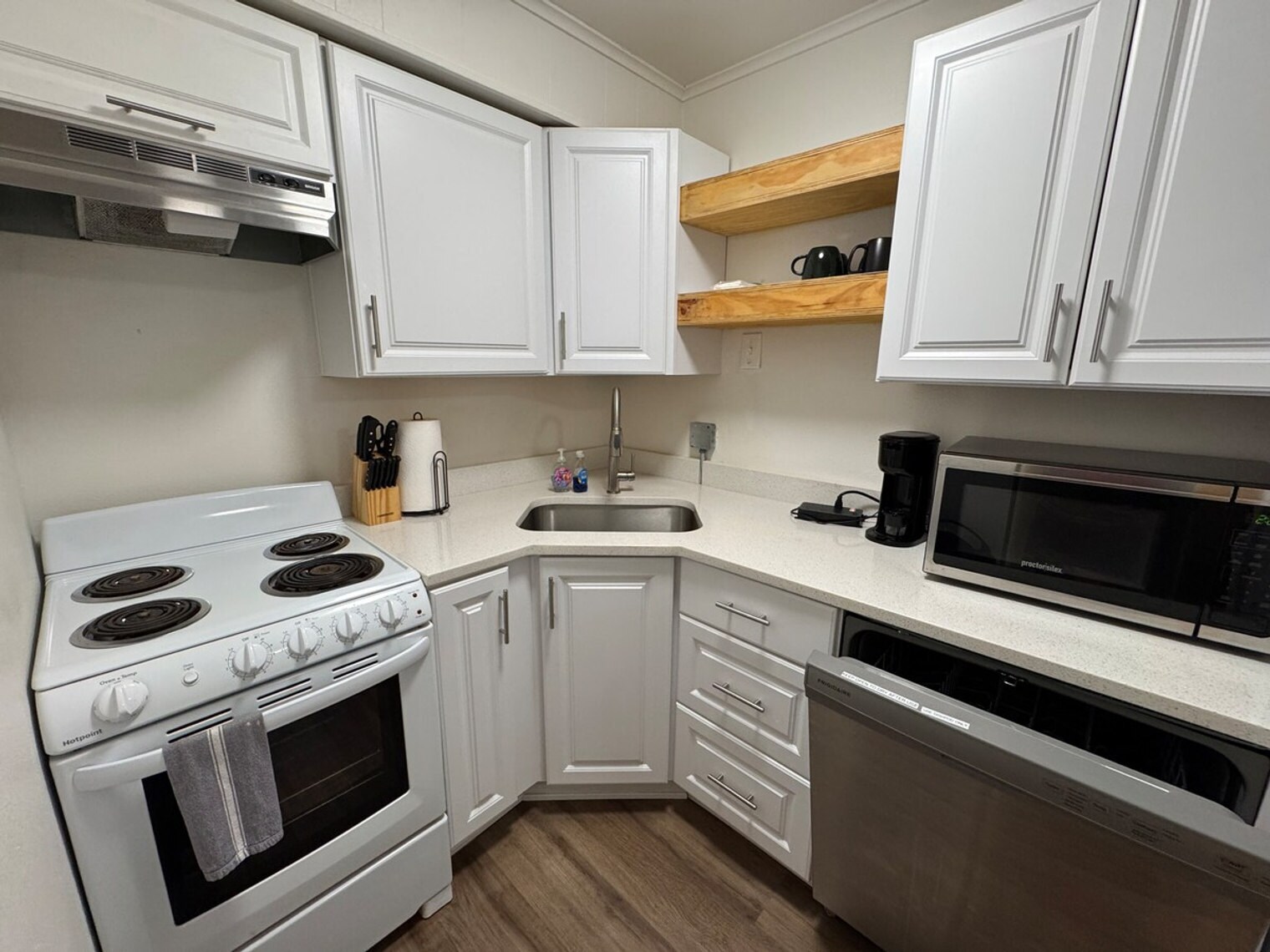 Building Photo - 806 S Elm St