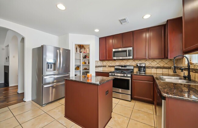 Building Photo - 2615 Magnolia Fair Way