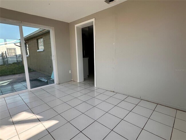Building Photo - 3215 Bright Dr