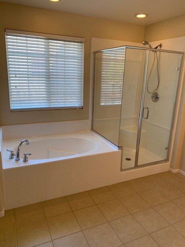 Building Photo - Temecula- 40534 Cape Charles, SOLAR HOME!