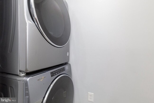 Building Photo - 255 S Pickett St