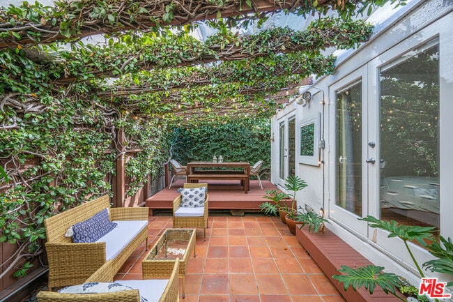 Building Photo - 2340 Abbot Kinney Blvd