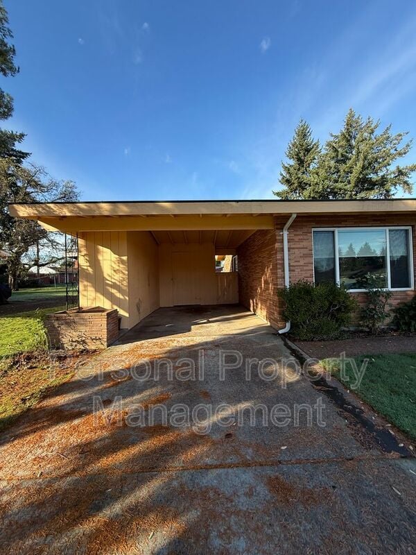 Building Photo - 700 Garrison Terrace