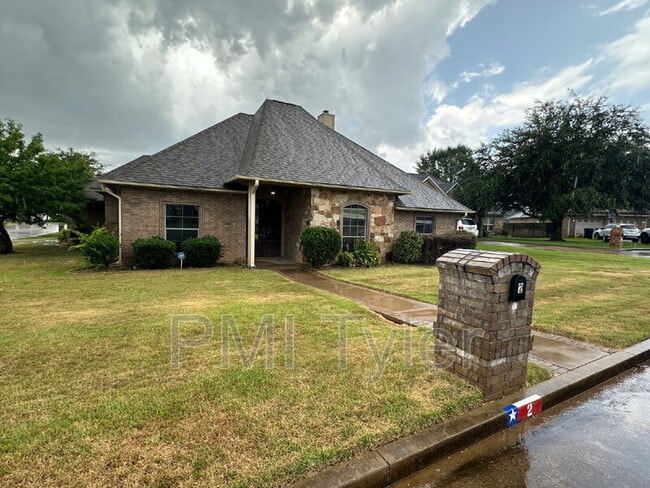 Building Photo - 2 Baylee Dr