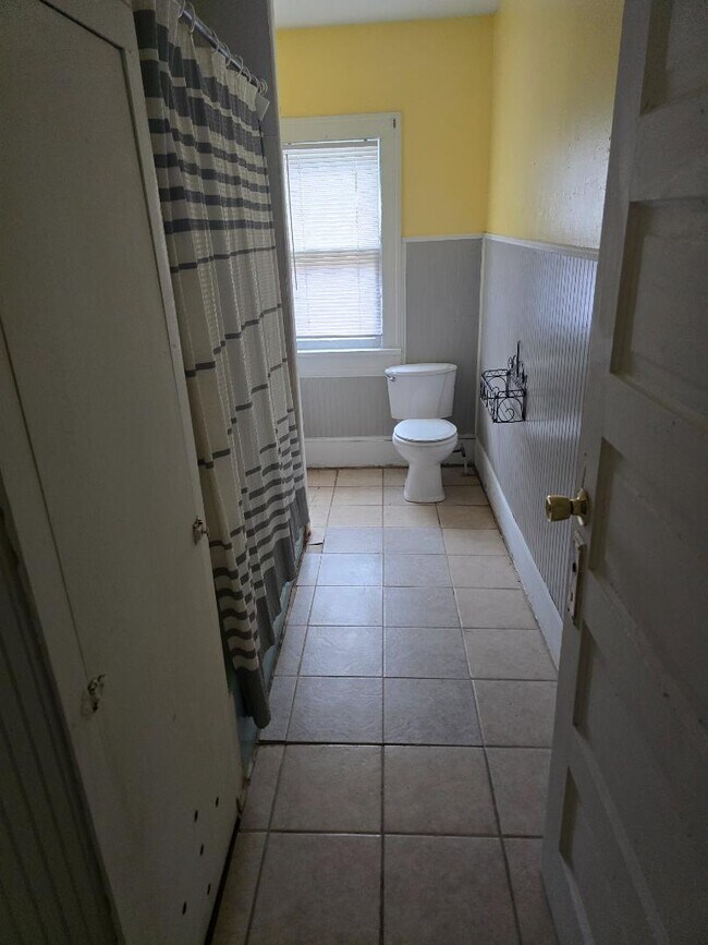 Building Photo - 221 E Lincoln Ave