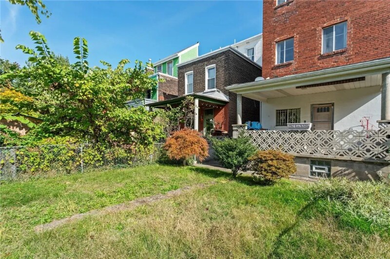 Building Photo - 3437 Parkview Ave