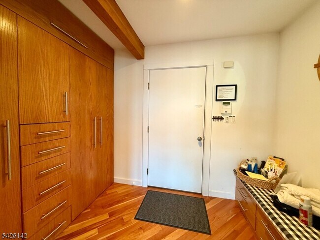 Building Photo - 73 Forest Lake Dr