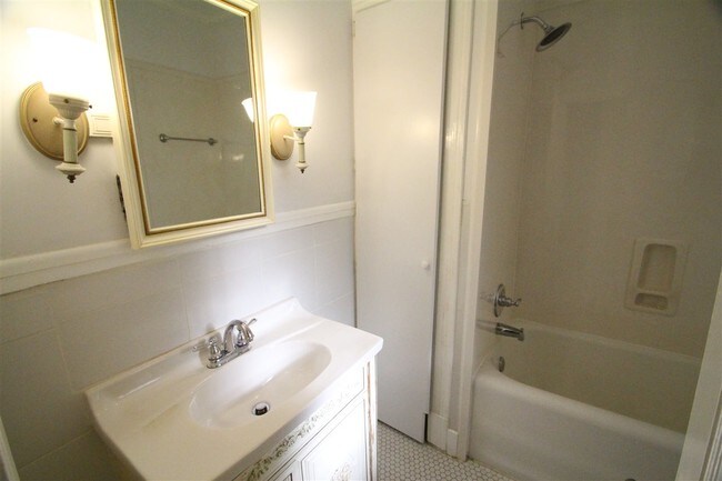 Building Photo - 1319 Peachtree St