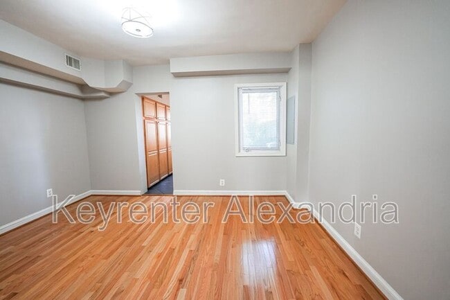 Building Photo - 610 N Alfred St